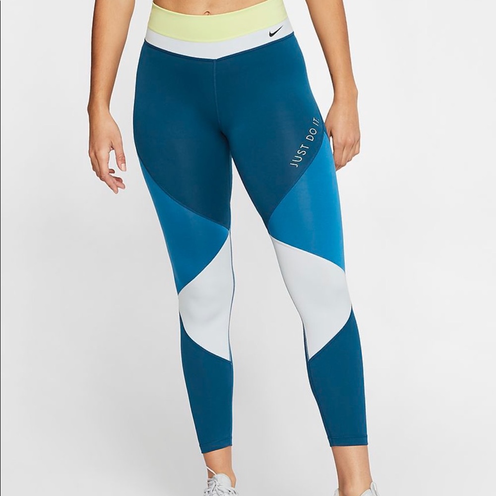 Women’s Medium Nike One Tights